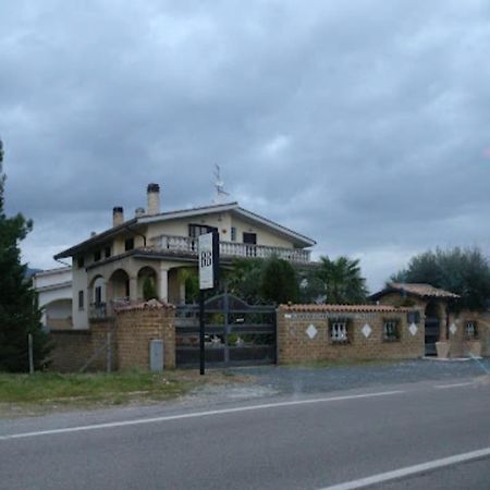 Novadomus Otel Corfinio Dış mekan fotoğraf